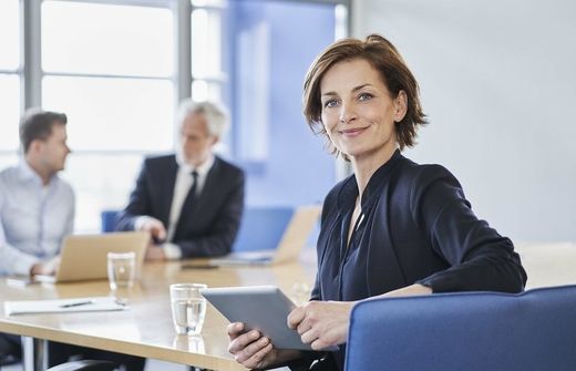 Potrain Geschäftsfrau in einem Meeting