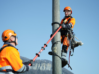 BKW Power Grid est leader de la formation d’électriciens et électriciennes de réseau, qui entretiennent le réseau électrique.