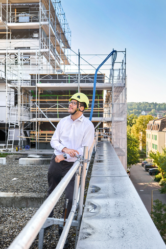 Philip Vogelsanger, Projektleiter bei der swisspro AG, auf der Baustelle Lokwerk in Winterthur.