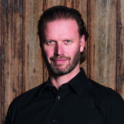 Portrait Nik Stuber, Geschäftsleiter der Stuberholz AG