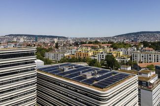 Le cabinet d’architectes Baumschlager Eberle a conçu les bâtiments dont la façade intercepte le rayonnement solaire direct.