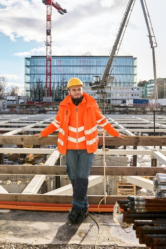 Patrick Klose auf Baustelle