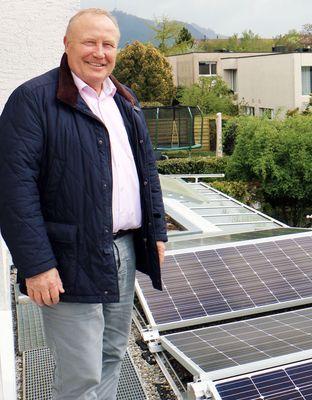 Le propriétaire d’une maison individuelle Daniel Oetterli présente son installation solaire