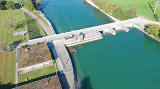 Auf diesem Bild ist ersichtlich, wo der Bootstransport beim Wasserkraftwerk Bannwil stattfindet.