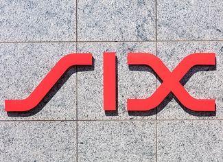 SIX Logo an einer Steinwand