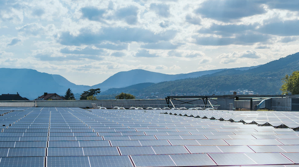 Welche Firma der BKW ist eine Pionierin im Solarbereich? - BKW