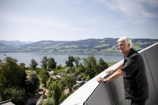 Une vue magnifique: Franco Knie sur le toit, tout en haut du chapeau de 25 mètres, le nouveau symbole du zoo.