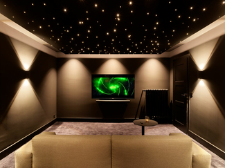 Home cinema, Decke mit Ledbeleuchtung welche Sternenhimmel imitiert