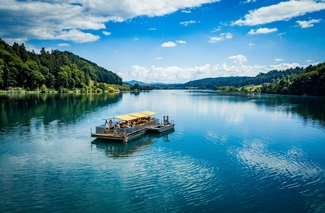 À la fois idyllique et passionnante: une escapade en radeau sur le lac de Wohlen, près de Berne.