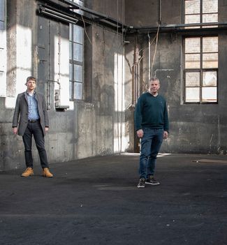 Raphael Baumgartner (links) und Clément Dupin im Innovation Center der BKW in Metzingen.