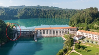 Sur cette photo, on peut voir où se déroule le transport des bateaux à la centrale hydroélectrique de Mühleberg.